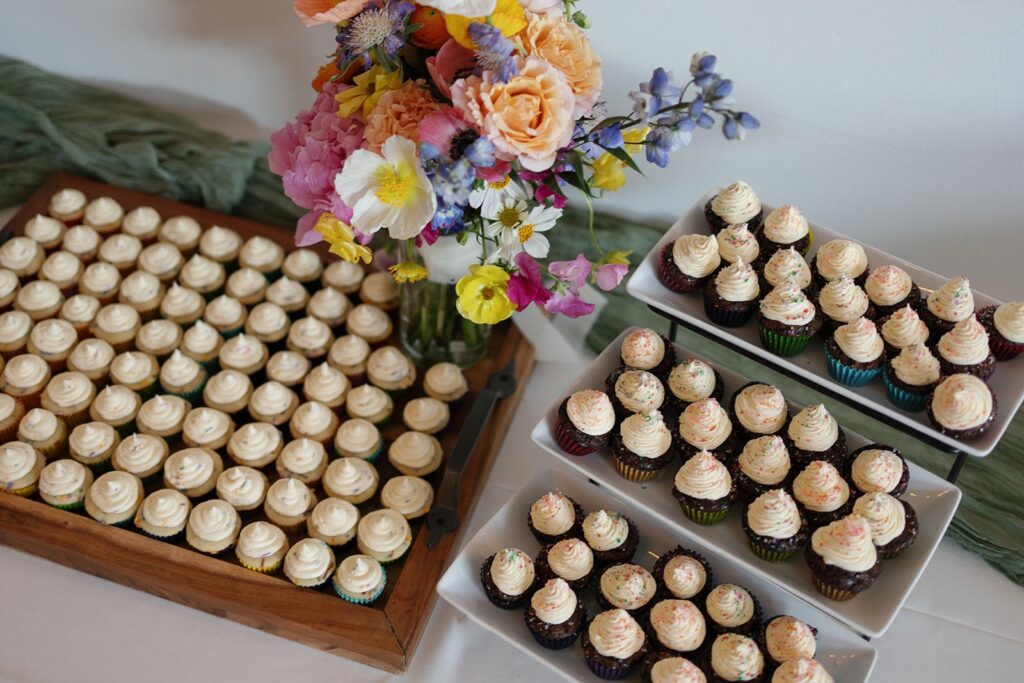 Guide to gratuities cake delivery