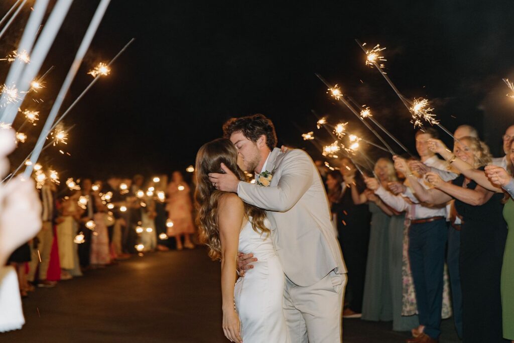 The key to outdoor wedding bride and groom sendoff 