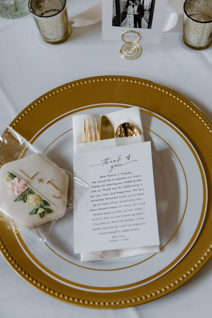 Thank you note at wedding place setting